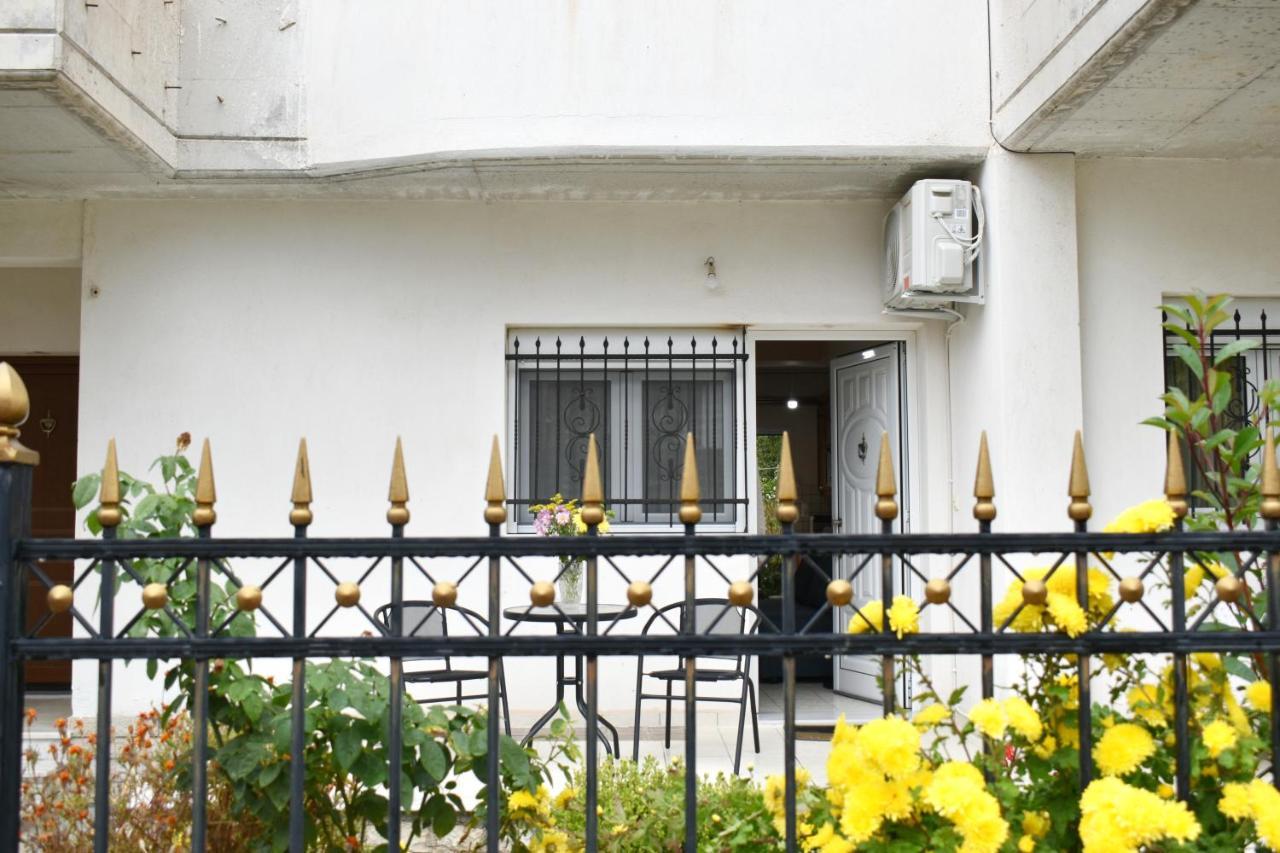 Ferienwohnung Petit House Under The Rocks Kalambaka Exterior foto